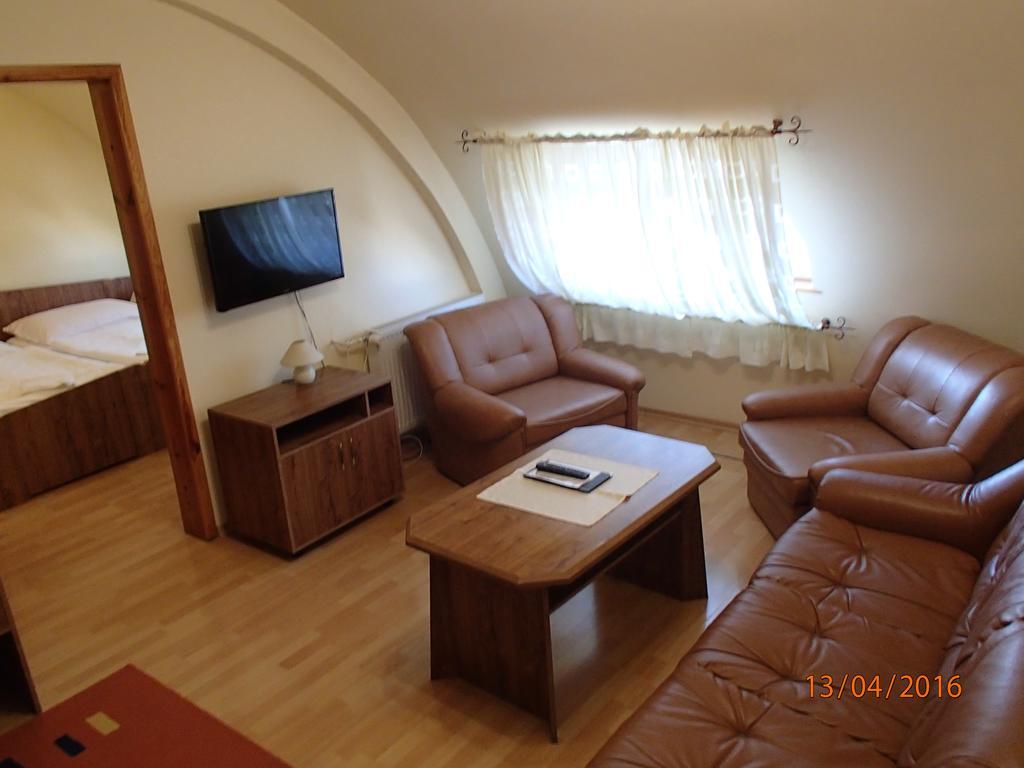 Pension Magnolia Trencin Exterior photo
