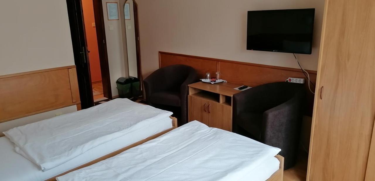 Pension Magnolia Trencin Exterior photo
