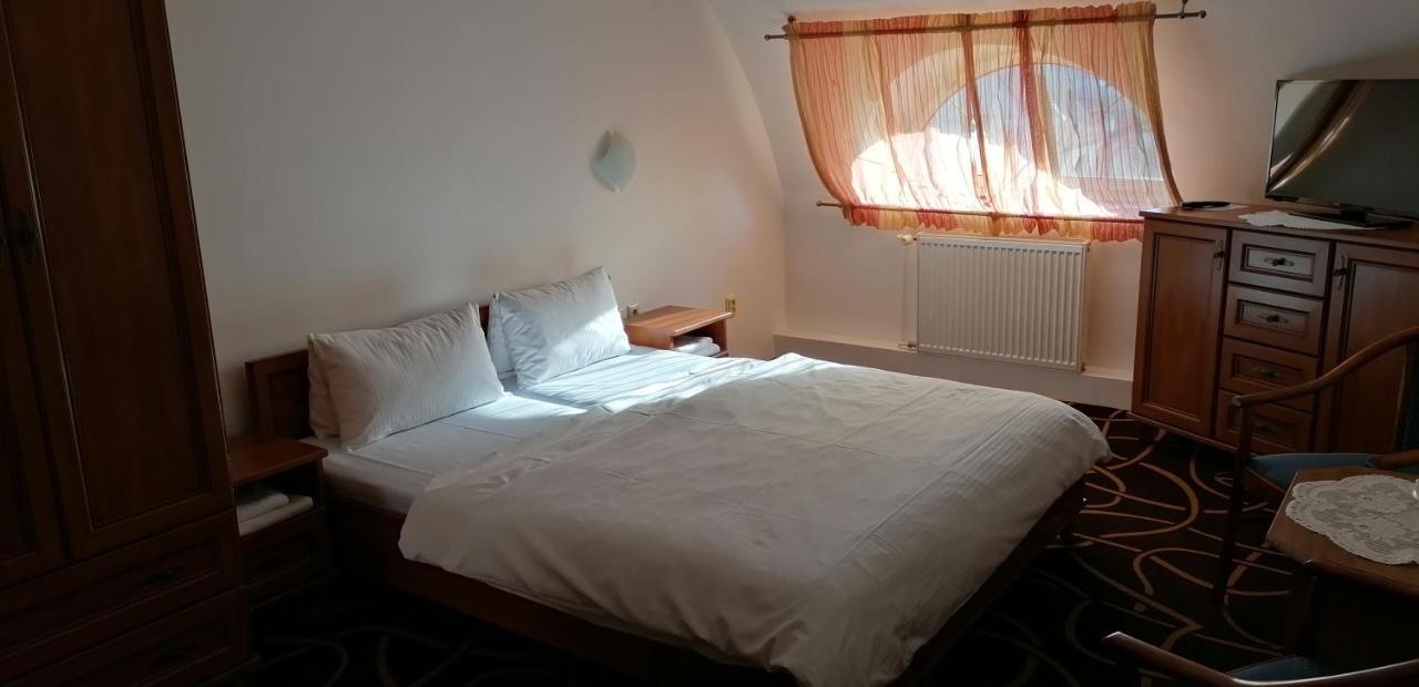 Pension Magnolia Trencin Exterior photo
